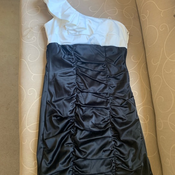 Dress - Picture 2 of 8